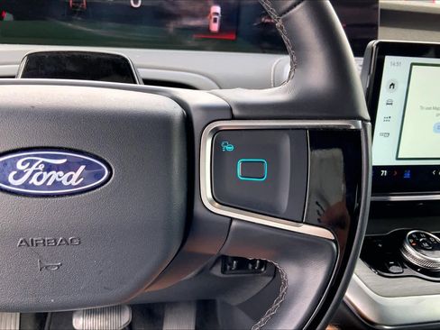 Used 2025 Ford Expedition Platinum AWD/4WD image 25
