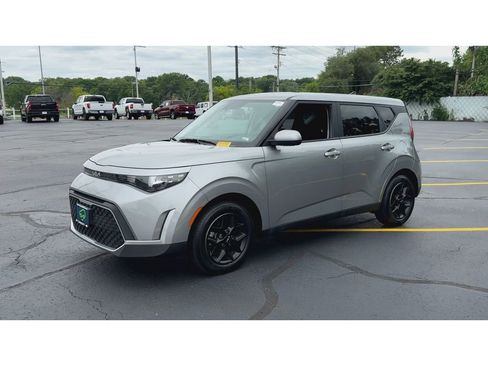 Used 2025 Kia Soul LX w/ LX Technology Package FWD image 4