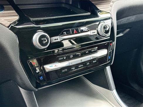 Used 2022 Ford Explorer Limited w/ Equipment Group 301A image 16