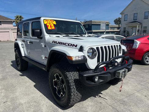 Used 2023 Jeep Wrangler Unlimited Rubicon w/ Cold Weather Group AWD/4WD image 3