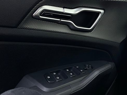 Used 2025 Kia Sportage LX image 19