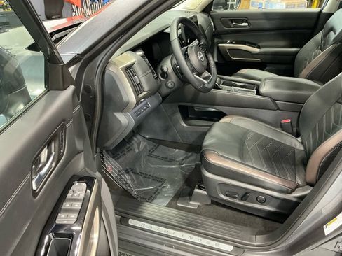 Used 2024 Nissan Pathfinder Platinum w/ Cargo Package image 3