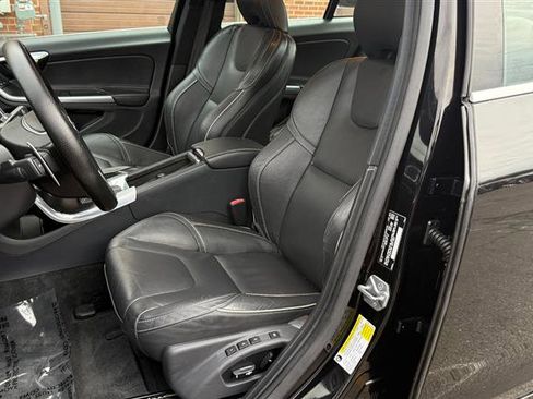 Used 2016 Volvo S60 T5 R-Design image 26