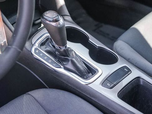 Used 2019 Chevrolet Cruze LS FWD image 18