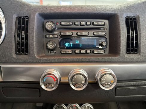 Used 2004 Chevrolet SSR w/ Preferred Equipment Group RWD image 20