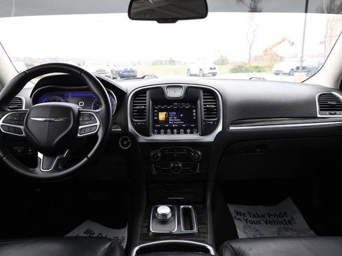 Used 2017 Chrysler 300 Limited w/ Value Package image 14