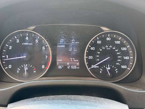 Used 2018 Hyundai Elantra SE FWD image 19