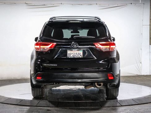 Used 2018 Toyota Highlander LE w/ Carpet Mat Package (TMS) FWD image 3