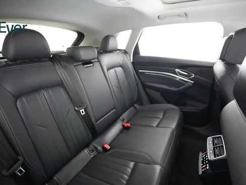 Used 2024 Audi Q8 e-tron Premium Plus w/ Premium Plus Package AWD/4WD image 5