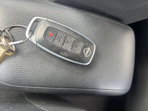 Used 2025 Nissan Versa SV FWD image 20