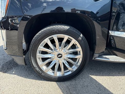 Used 2016 Cadillac Escalade ESV Luxury image 31