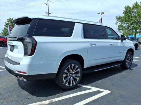 New 2026 Chevrolet Suburban High Country w/ Sun And Tow Package AWD/4WD image 3