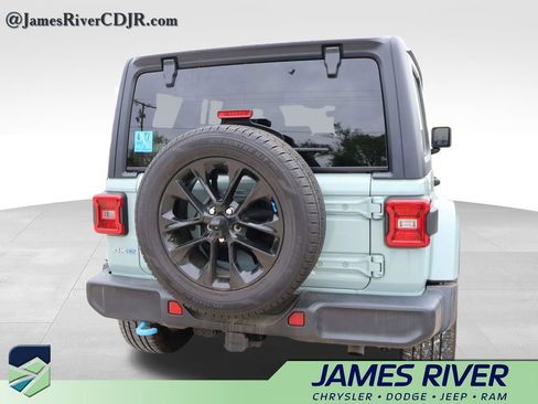 Used 2023 Jeep Wrangler Unlimited Sahara w/ Cold Weather Group AWD/4WD image 11