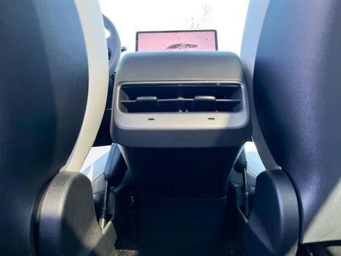 Used 2022 Tesla Model Y Performance AWD/4WD image 24