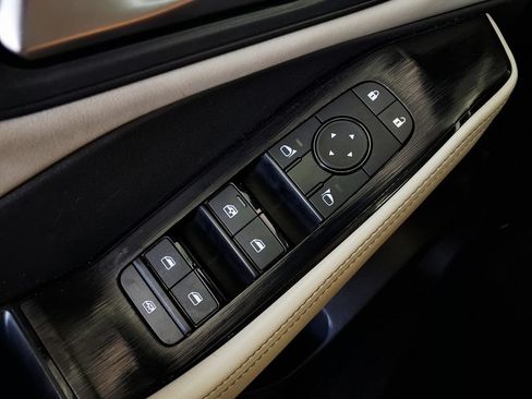Used 2025 Nissan Rogue SV FWD image 25