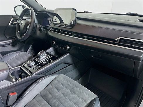 Used 2023 Mitsubishi Outlander SE image 26