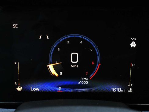 Used 2025 Chevrolet Trax RS w/ Sunroof Package image 16