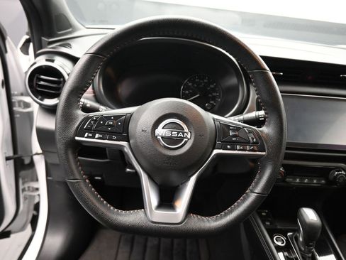 Used 2022 Nissan Kicks SR image 14