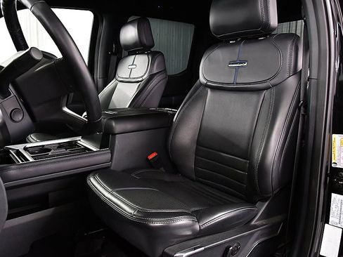 Used 2025 Ford F350 Platinum image 30