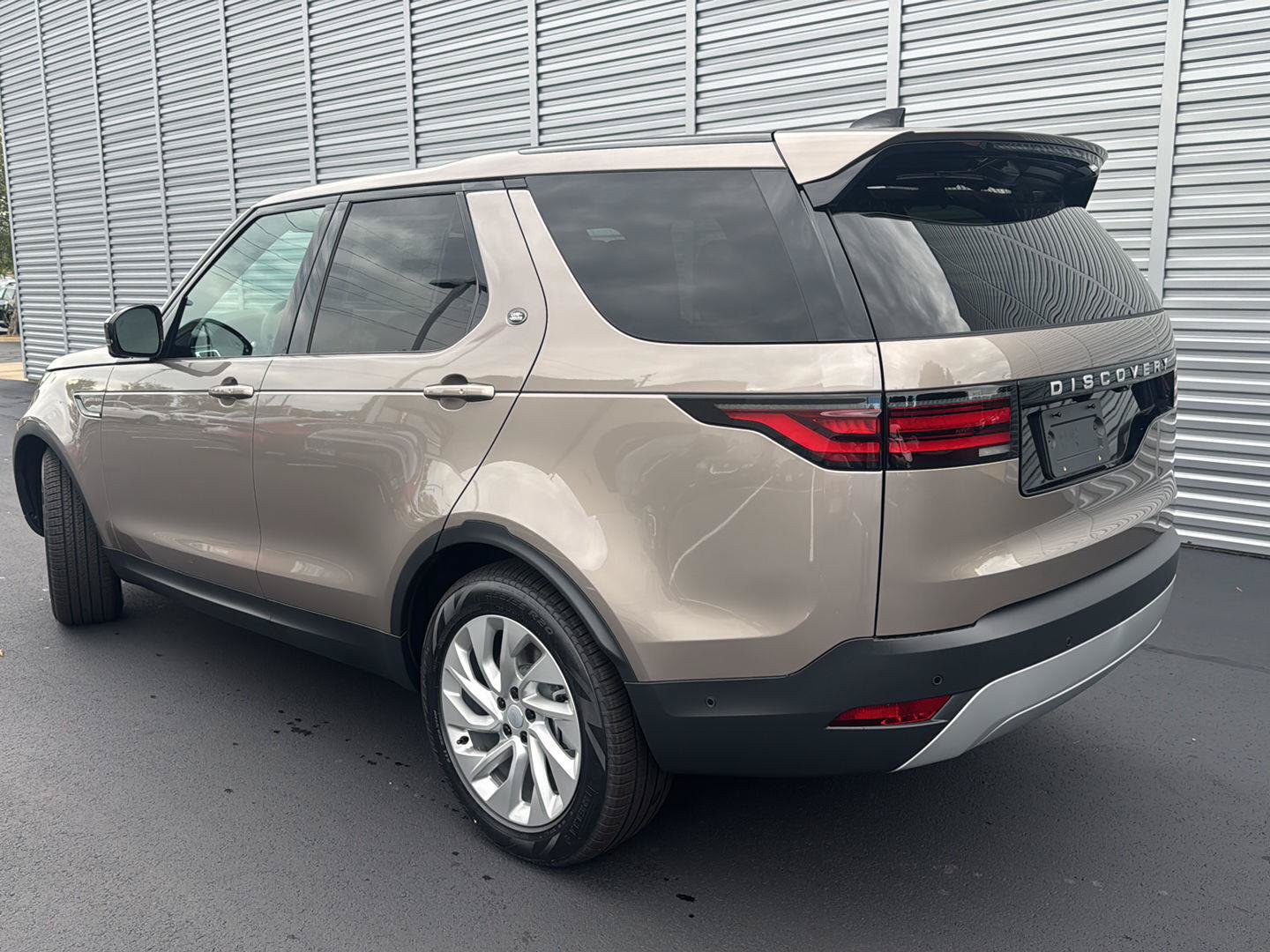 New 2026 Land Rover Discovery S AWD/4WD image 3