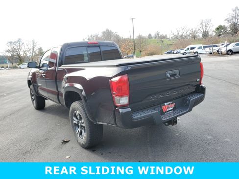 Used 2016 Toyota Tacoma TRD Sport image 7