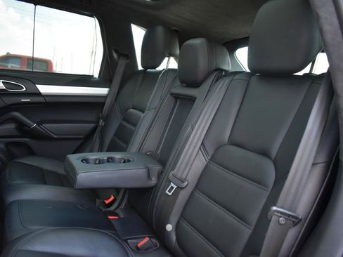 Used 2015 Porsche Cayenne Turbo image 28