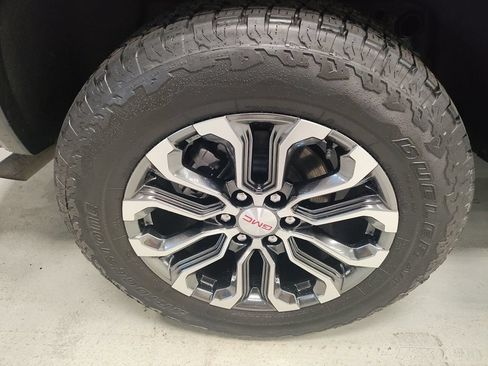Used 2025 GMC Canyon Denali AWD/4WD image 3