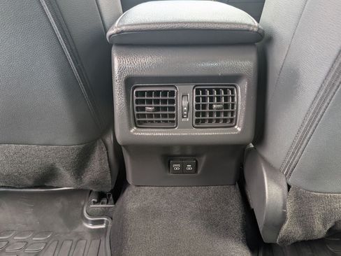 Used 2025 Toyota Camry XLE AWD/4WD image 29
