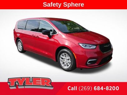 New 2026 Chrysler Pacifica Select