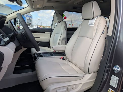 New 2026 Honda Odyssey Touring image 11
