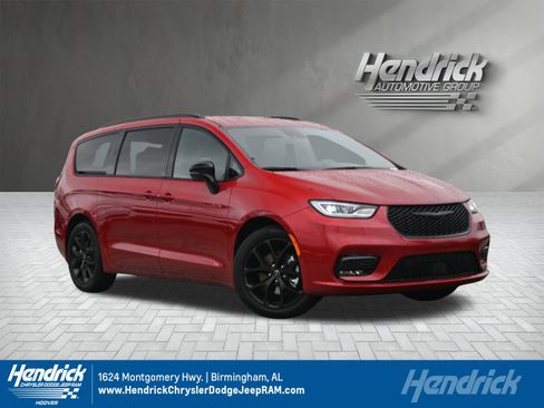 New 2026 Chrysler Pacifica Select image 1