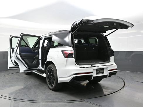 New 2026 INFINITI QX80 4WD w/ Sport Exterior Package image 39