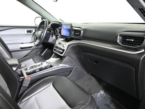 Used 2022 Ford Explorer XLT w/ Equipment Group 202A image 15