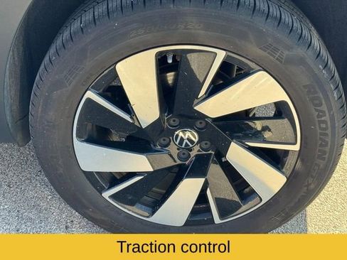 Used 2024 Volkswagen Atlas Cross Sport SE AWD/4WD image 9