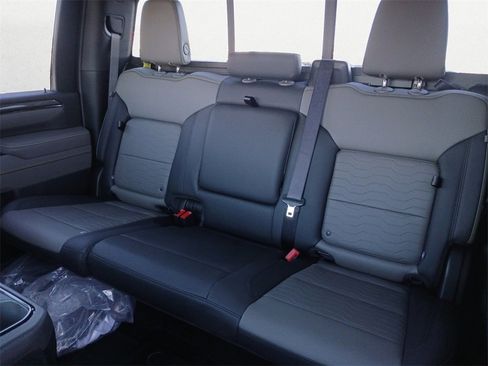 New 2026 Chevrolet Silverado 2500 ZR2 image 9