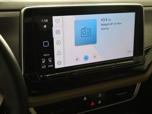 Used 2025 Volkswagen Atlas Cross Sport SE FWD image 20