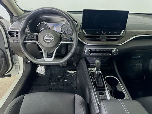 Used 2024 Nissan Altima 2.5 SV w/ SV Premium Package image 17