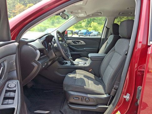 Used 2021 Chevrolet Traverse LT FWD image 13