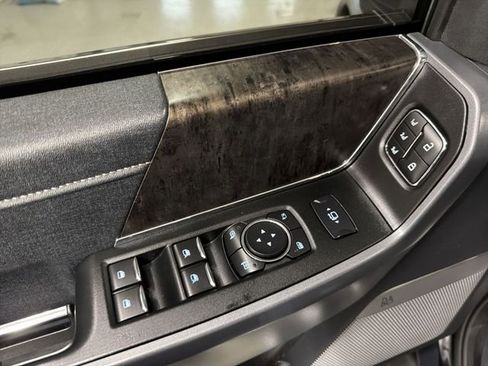 Used 2024 Ford F250 Lariat w/ Chrome Package image 24