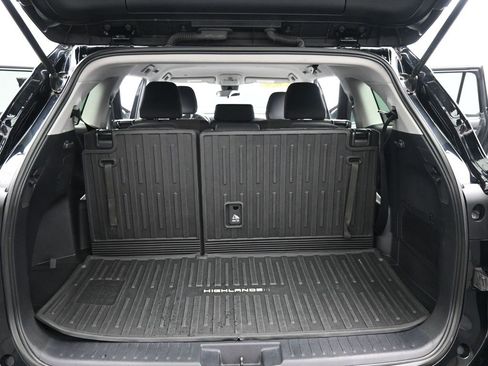 Used 2021 Toyota Highlander L image 26