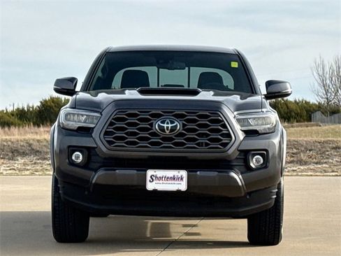 Used 2022 Toyota Tacoma TRD Sport w/ Technology Package image 2