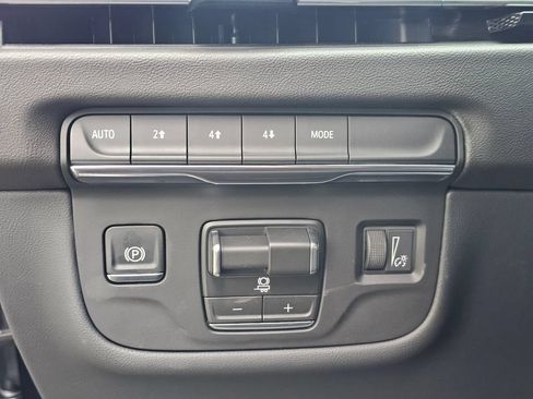 Certified 2026 Cadillac Escalade ESV Sport w/ LPO, Floor Liner Package AWD/4WD image 27