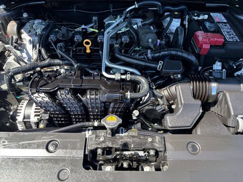 Used 2025 Nissan Altima 2.5 SV FWD image 32