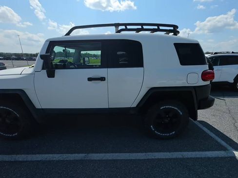 Used 2008 Toyota FJ Cruiser 4WD image 3