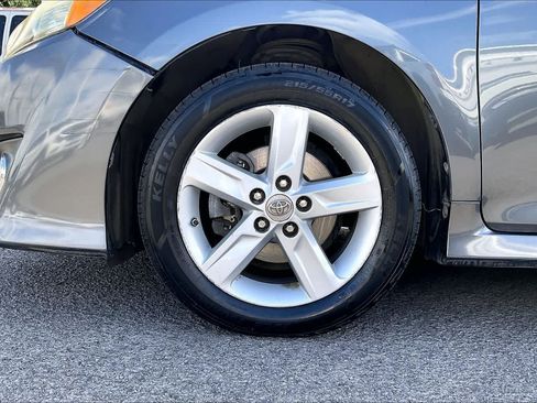 Used 2012 Toyota Camry SE FWD image 8