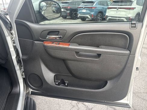 Used 2013 Chevrolet Avalanche LS image 21