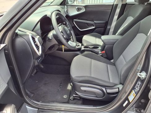 Used 2023 Kia Soul LX w/ Option Group 015 FWD image 19