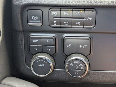 Certified 2025 Chevrolet Suburban Z71 image 27