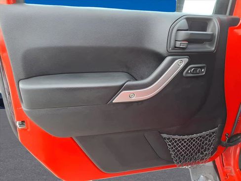 Used 2015 Jeep Wrangler Unlimited Sahara w/ Connectivity Group image 11