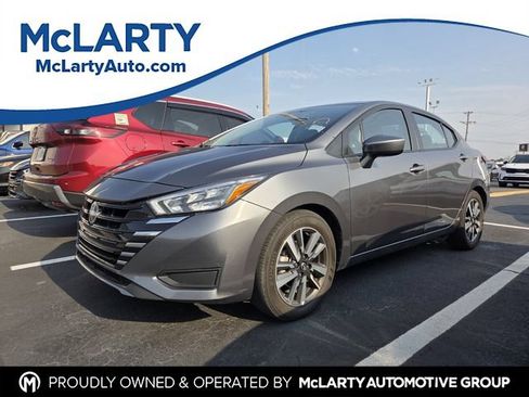 Used 2025 Nissan Versa SV FWD image 1